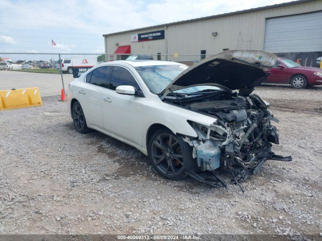  Salvage Nissan Maxima