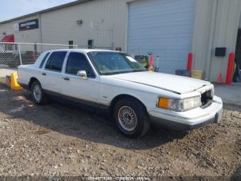  Salvage Lincoln Towncar