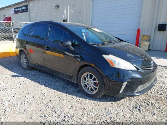  Salvage Toyota Prius v