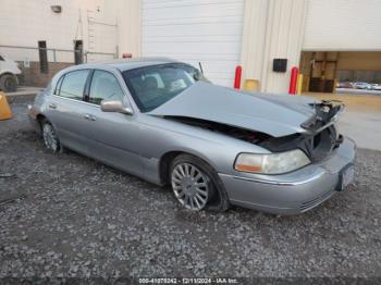  Salvage Lincoln Towncar