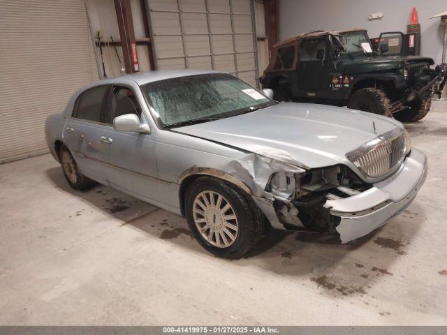  Salvage Lincoln Towncar