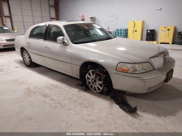  Salvage Lincoln Towncar