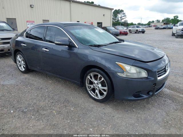  Salvage Nissan Maxima