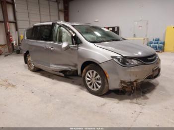  Salvage Chrysler Pacifica