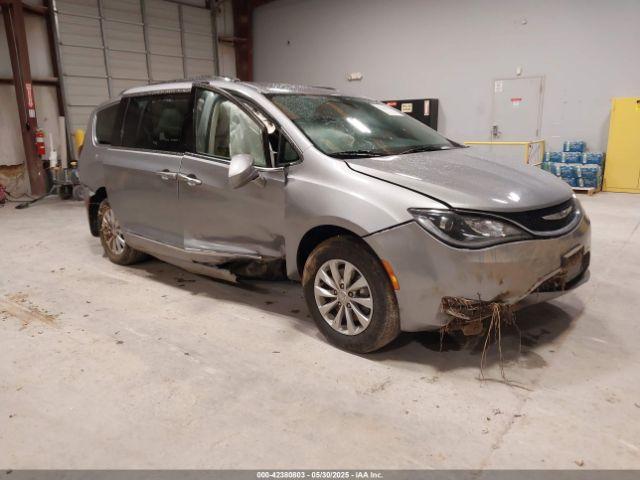  Salvage Chrysler Pacifica