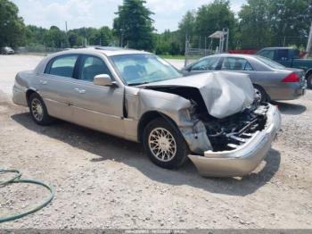  Salvage Lincoln Towncar