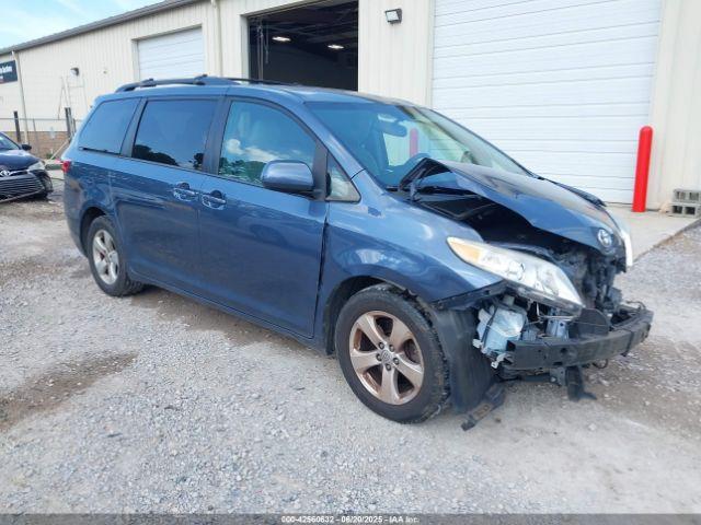  Salvage Toyota Sienna
