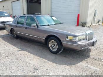  Salvage Lincoln Towncar