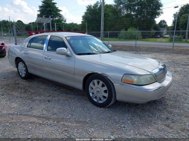  Salvage Lincoln Towncar