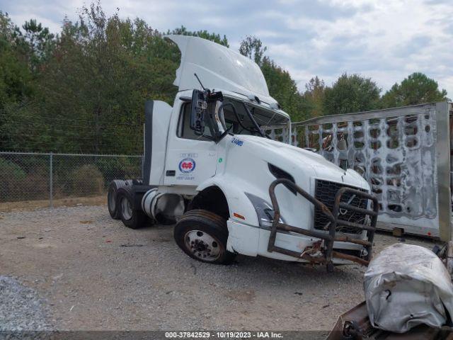  Salvage Volvo Vnr