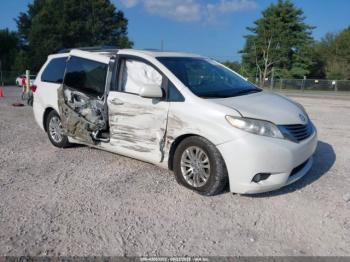  Salvage Toyota Sienna