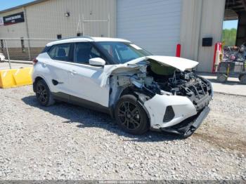  Salvage Nissan Kicks