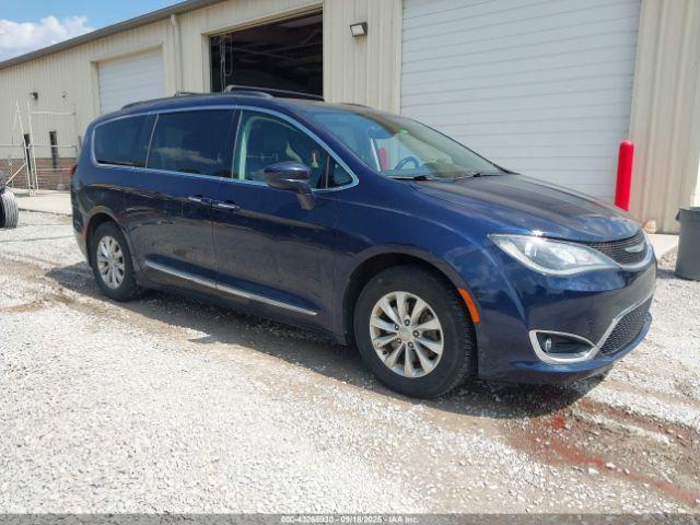  Salvage Chrysler Pacifica