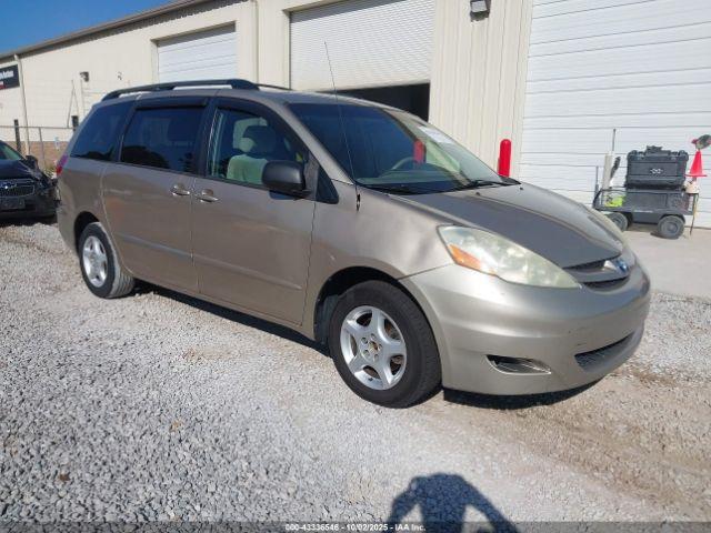  Salvage Toyota Sienna