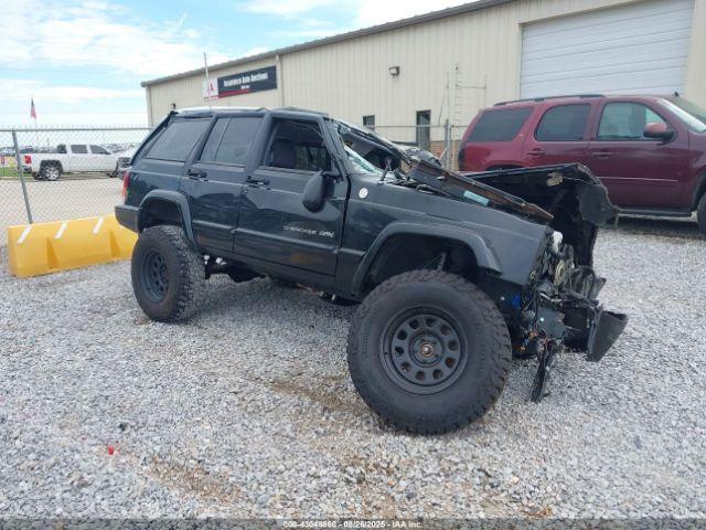  Salvage Jeep Cherokee