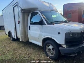  Salvage General Motors Savana Cutaway