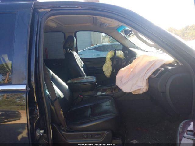 Cadillac Escalade Standard Image 2