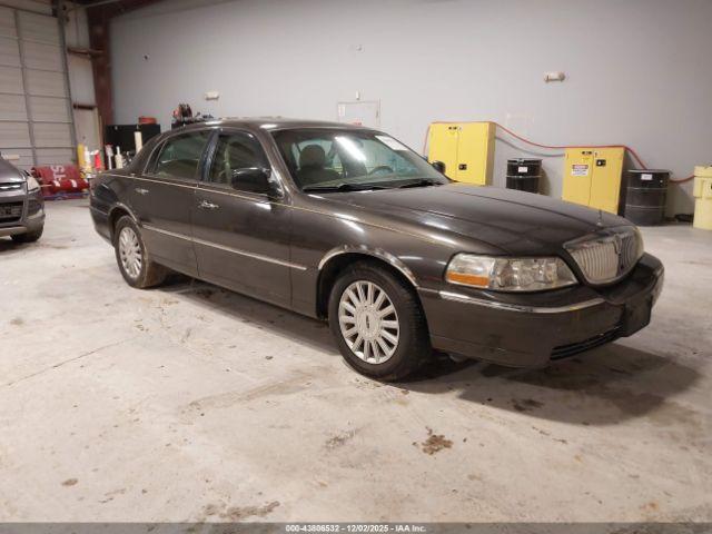  Salvage Lincoln Towncar
