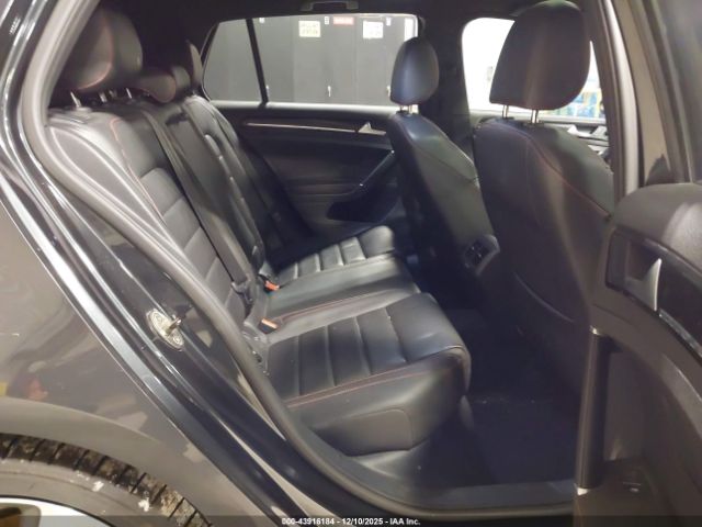 Volkswagen Golf Se 4-door Image 3