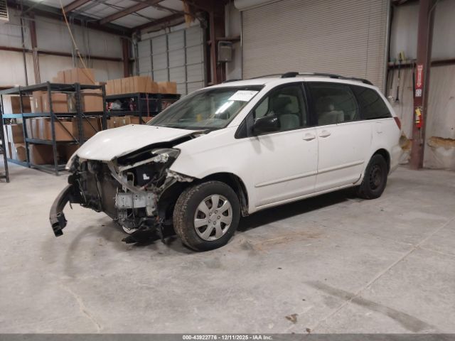 Toyota Sienna Ce Image 2