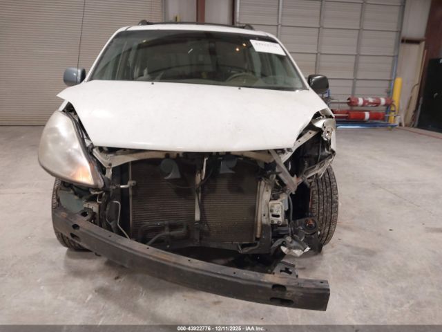 Toyota Sienna Ce Image 6