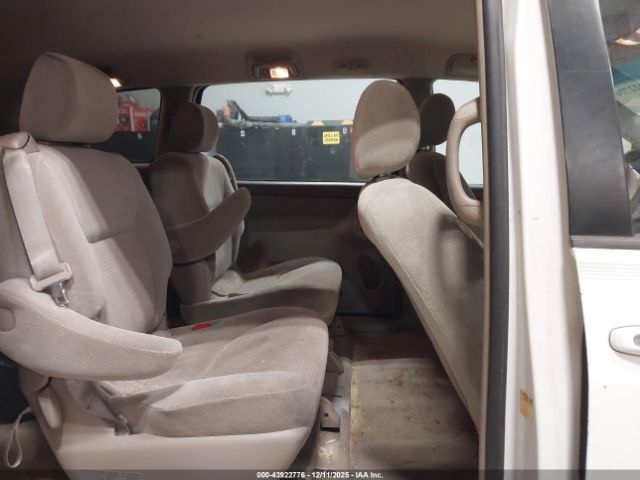 Toyota Sienna Ce Image 8