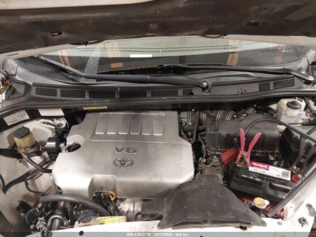 Toyota Sienna Ce Image 10