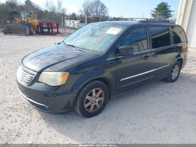 Chrysler Town & Country Touring Image 10