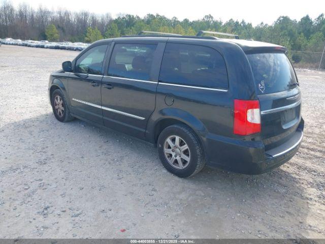 Chrysler Town & Country Touring Image 2