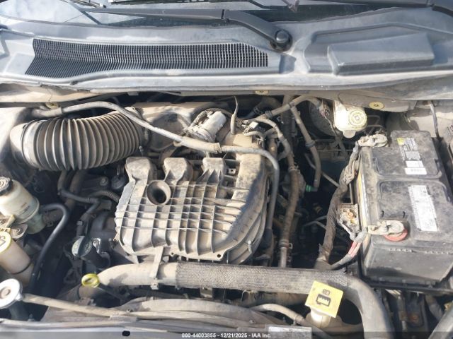 Chrysler Town & Country Touring Image 11