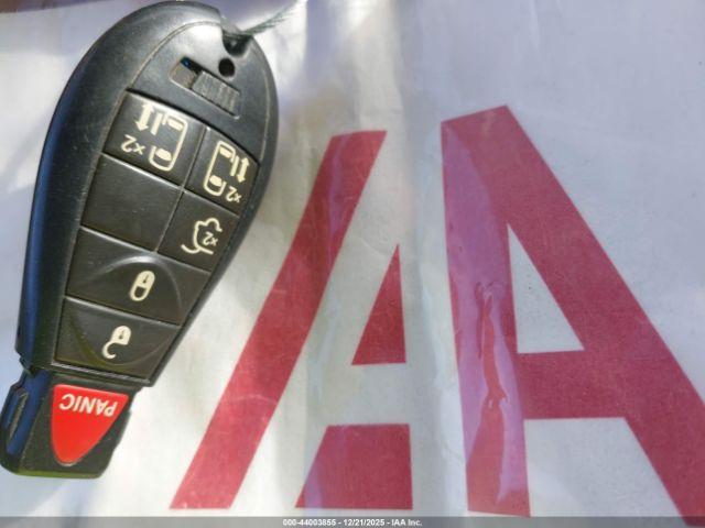 Chrysler Town & Country Touring Image 9