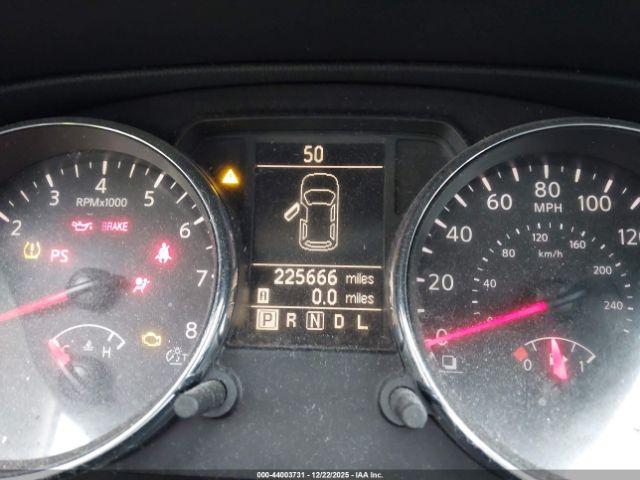 Nissan Rogue S Image 3