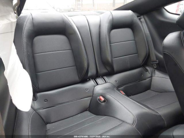 Ford Mustang Image 6