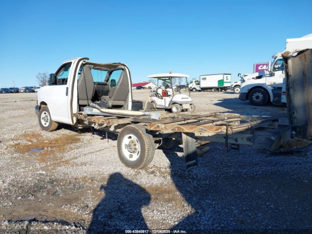Chevrolet Express Work Van Image 2