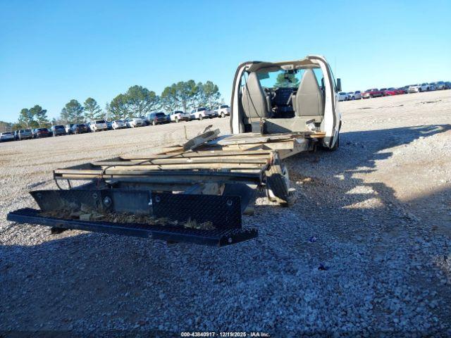 Chevrolet Express Work Van Image 5