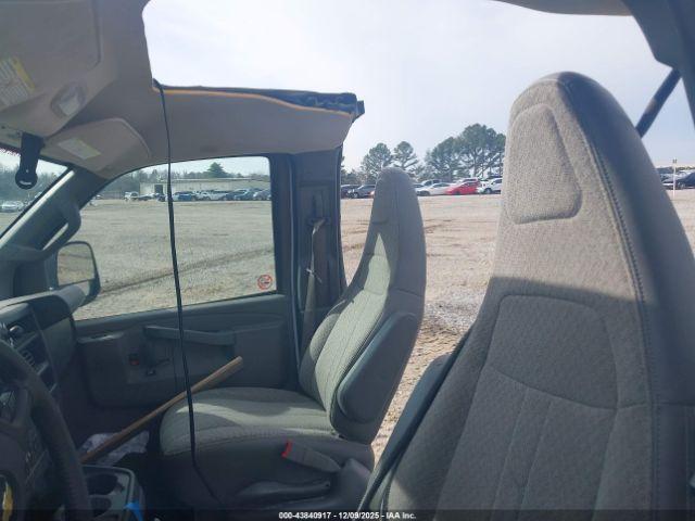 Chevrolet Express Work Van Image 3