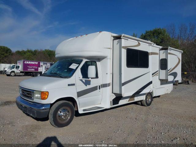Ford E-450 Image 10