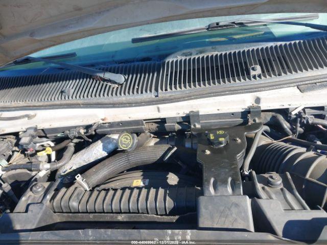 Ford E-450 Image 9