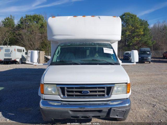 Ford E-450 Image 8