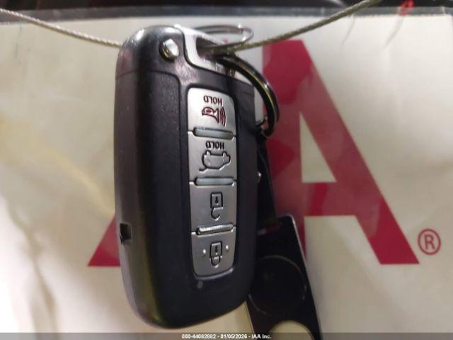 Hyundai VELOSTER Turbo Image 10