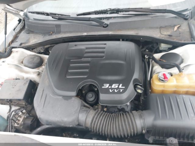 Dodge Charger Se Image 6