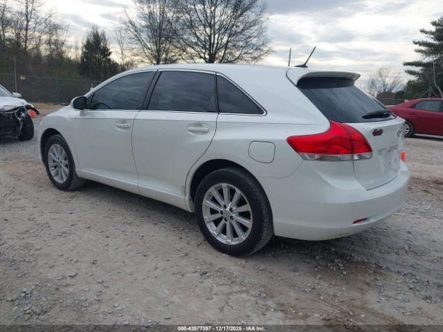 Toyota Venza Image 2