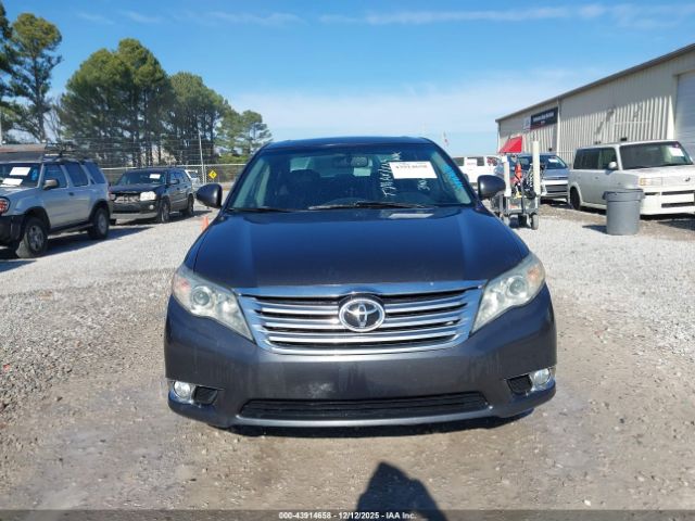 Toyota Avalon Limited Image 5