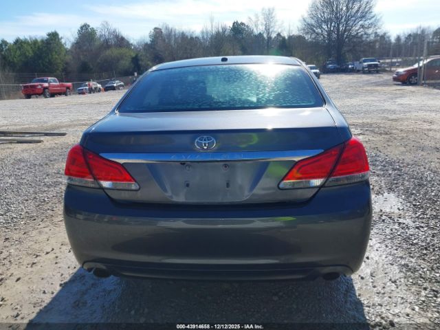 Toyota Avalon Limited Image 3