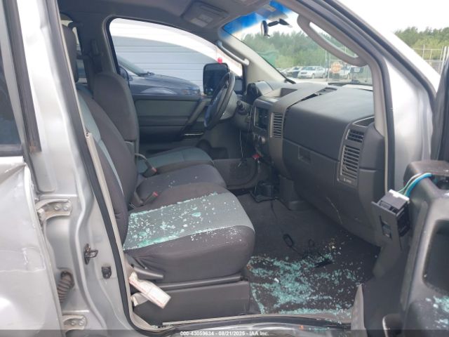 Nissan Titan Xe Image 7