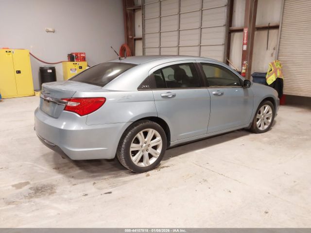 Chrysler 200 Lx Image 4