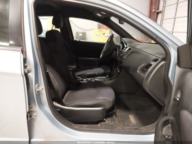 Chrysler 200 Lx Image 11