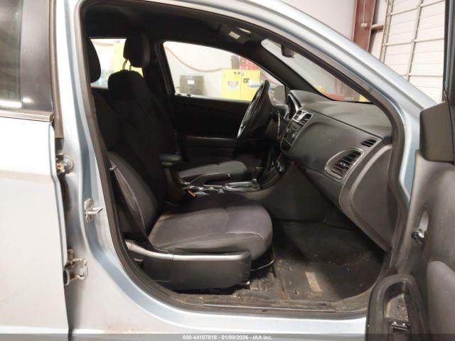 Chrysler 200 Lx Image 11