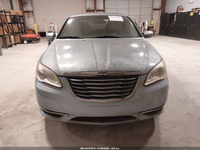 Chrysler 200 Lx Image 6