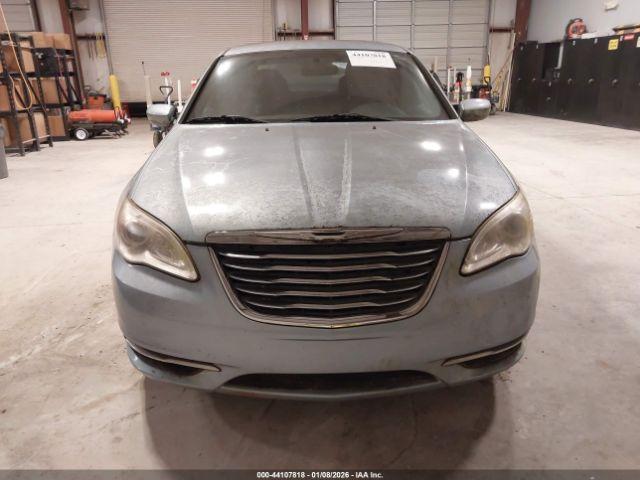 Chrysler 200 Lx Image 6